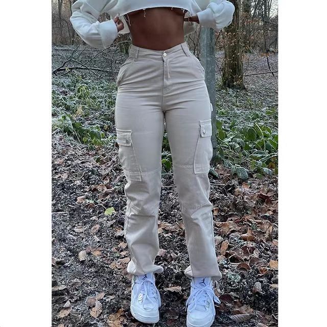 High-waisted beige cargo pants with side pockets and button details, styled in a trendy, fitted workwear design.