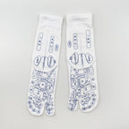 White cotton socks featuring blue acupressure reflexology maps of the feet with labels in Chinese characters.