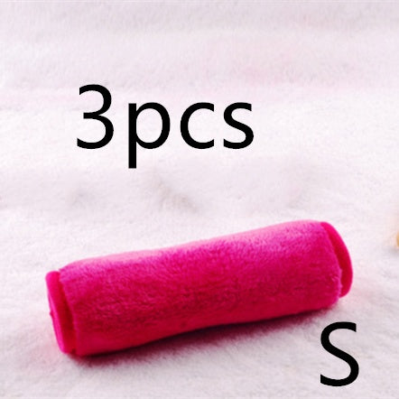 A rolled, bright pink plush microfiber makeup remover towel on a fuzzy white background. Text reads "3pcs" and "S".