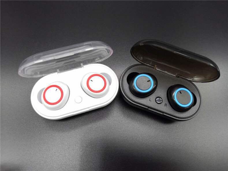 Digitaldistribution375 in-ear sports headphones: two charging cases, one white (red accent) and one black (blue accent).