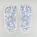 White reflexology socks with blue acupressure point charts and labels in Chinese for foot massage.