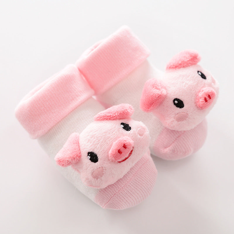 White and pink baby socks with plush 3D piggy faces on the toes. Soft knit material with cozy pink ribbed cuffs.